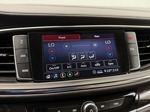 Used 2021 Buick Enclave Essence image 20