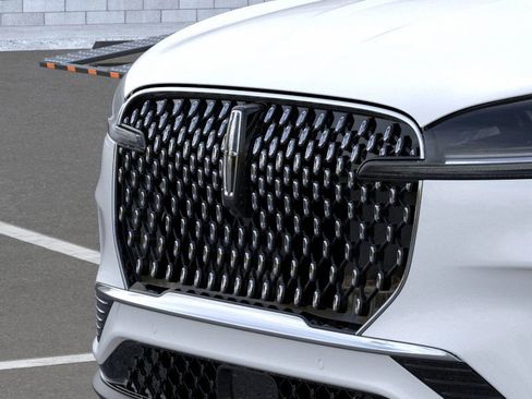 New 2026 Lincoln Aviator AWD image 17