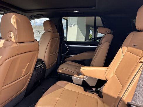 New 2026 Cadillac Escalade Luxury image 17