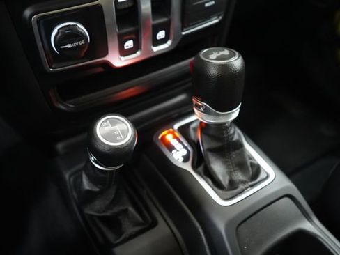 Used 2023 Jeep Wrangler Sport AWD/4WD image 38