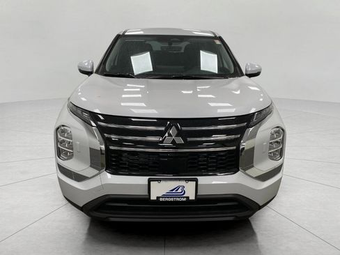 New 2026 Mitsubishi Outlander ES image 9