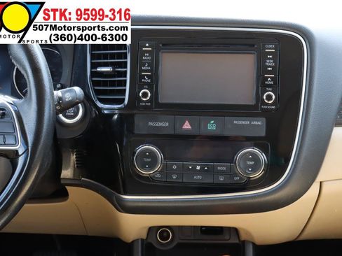 Used 2016 Mitsubishi Outlander SEL AWD/4WD image 18