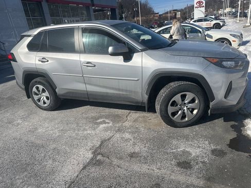 Used 2022 Toyota RAV4 LE image 2