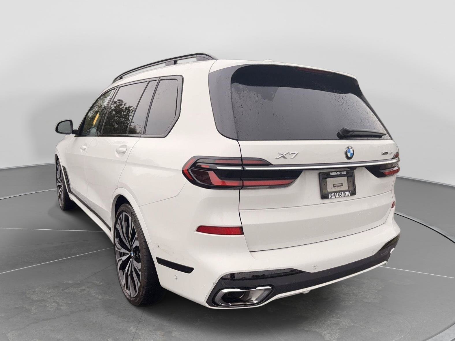 Used 2023 BMW X7 xDrive40i w/ Executive Package AWD/4WD image 2