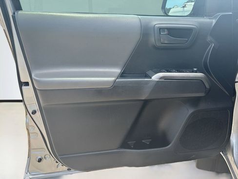 Used 2017 Toyota Tacoma SR5 w/ Tow Package RWD image 27