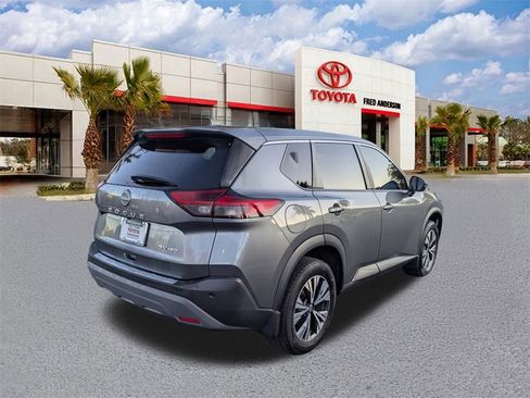 Used 2022 Nissan Rogue SV image 4