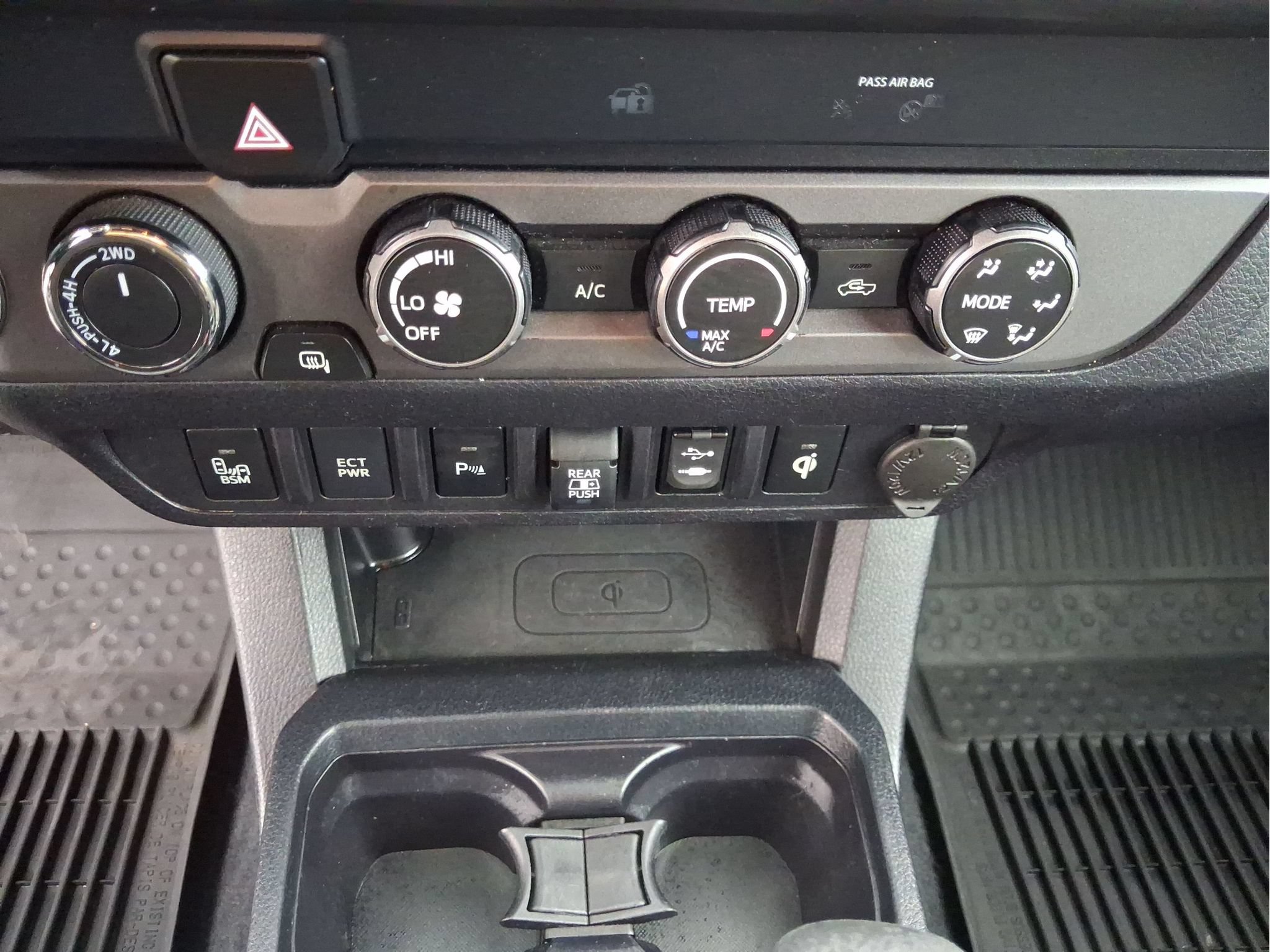 Used 2019 Toyota Tacoma TRD Off-Road w/ Technology Package AWD/4WD image 16