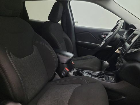 Used 2019 Jeep Cherokee Latitude w/ Popular Appearance Group FWD image 21