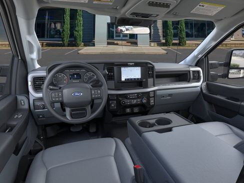 New 2025 Ford F550 4x4 Regular Cab Super Duty image 9