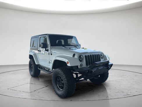 Used 2015 Jeep Wrangler Sahara w/ Connectivity Group AWD/4WD image 7