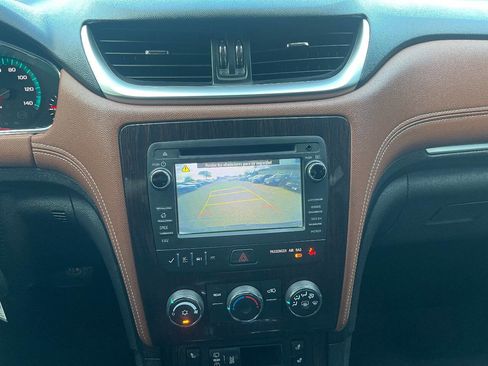 Used 2015 Chevrolet Traverse LT w/ Style and Technology Package image 35