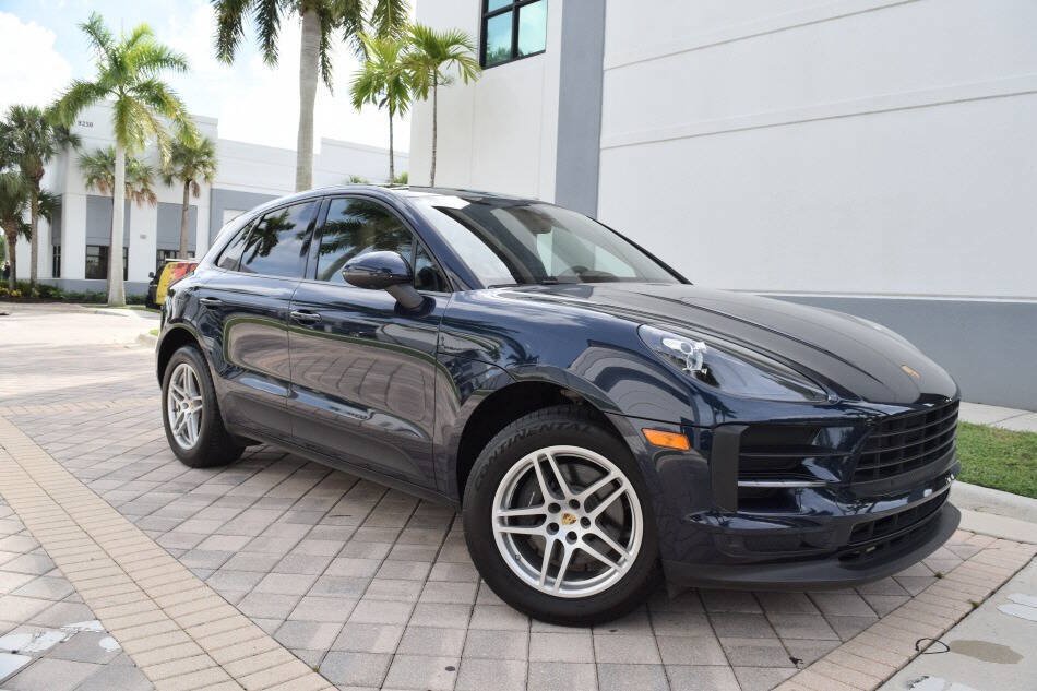 Used 2019 Porsche Macan AWD/4WD image 1