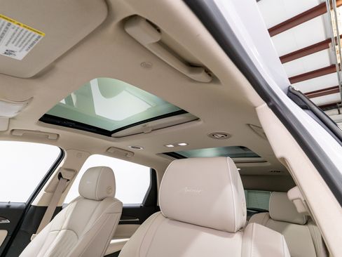 Used 2023 Buick Enclave Avenir w/ Avenir Technology Package FWD image 18