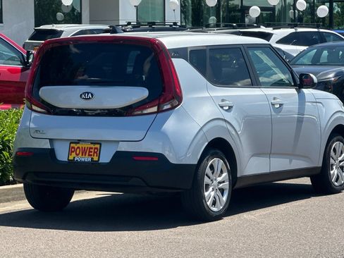 Used 2020 Kia Soul LX FWD image 4