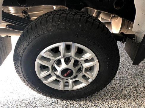 Used 2024 GMC Sierra 2500 SLE w/ SLE Convenience Package image 14