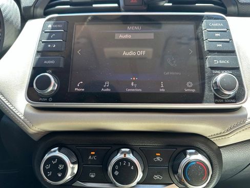 Used 2020 Nissan Versa SV FWD image 10