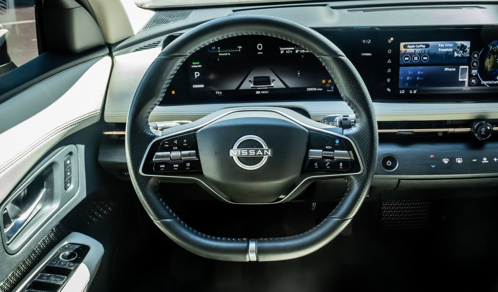 Used 2023 Nissan Ariya FWD image 17