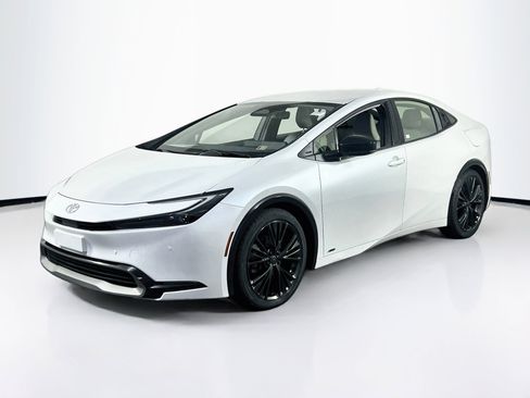 Used 2023 Toyota Prius XLE image 1