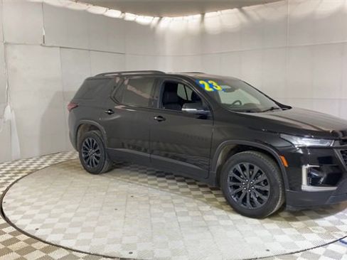 Certified 2023 Chevrolet Traverse RS image 2