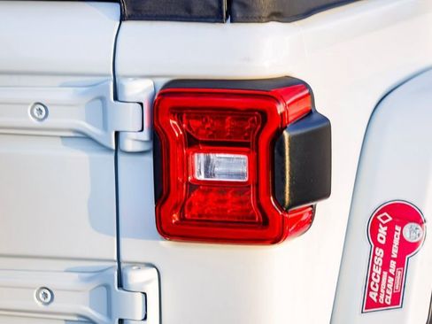 Used 2023 Jeep Wrangler Unlimited Rubicon 4xe image 10