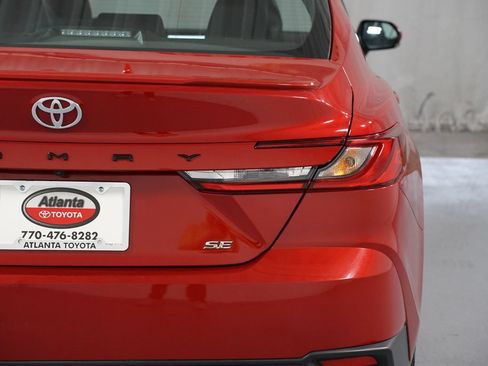 Used 2025 Toyota Camry SE FWD image 10