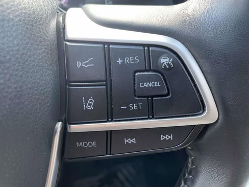 Used 2023 Toyota Highlander XLE image 35