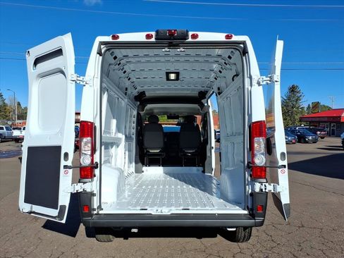 Used 2025 RAM ProMaster 2500 w/ Convenience Group image 12