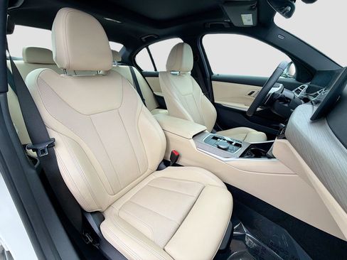Certified 2025 BMW 330i Sedan image 17