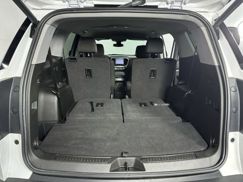 Used 2023 GMC Acadia SLE w/ Driver Convenience Package image 10