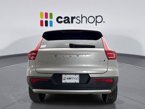 Used 2025 Volvo XC40 B5 Core image 4