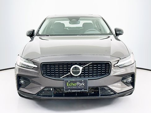Used 2025 Volvo S60 B5 Core image 2