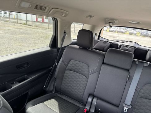 Used 2025 Nissan Pathfinder SV FWD image 33
