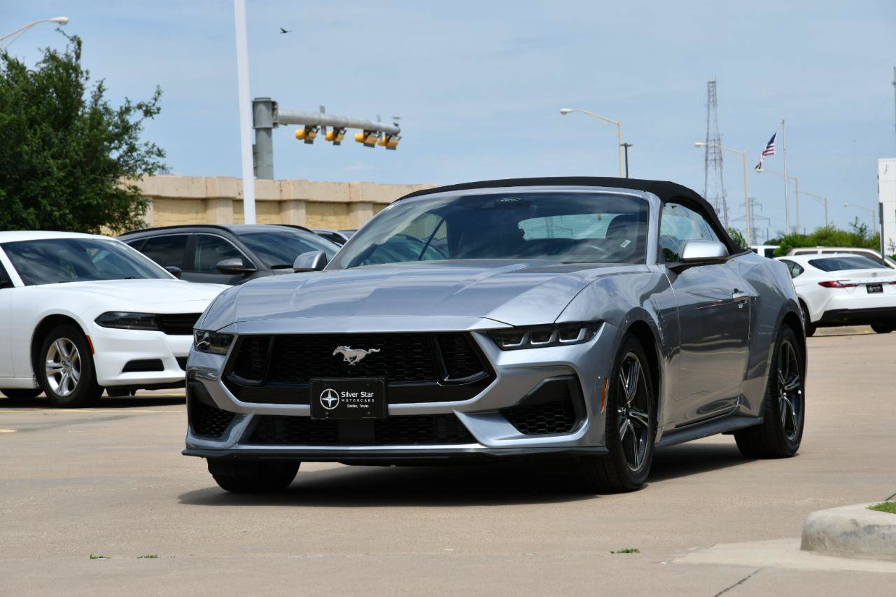 Used 2025 Ford Mustang Premium RWD image 2