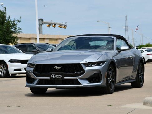 Used 2025 Ford Mustang Premium RWD image 2