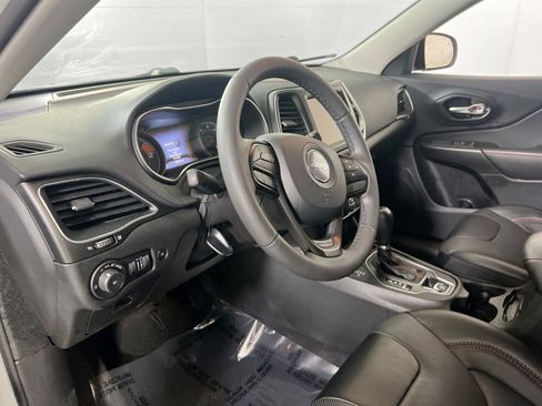 Used 2022 Jeep Cherokee Trailhawk w/ Premium Leather Package image 9