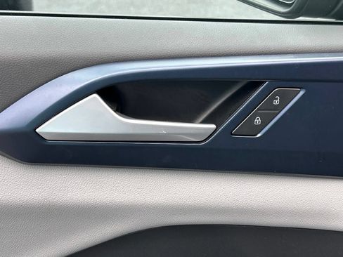 Certified 2022 Volkswagen Taos SE AWD/4WD image 18