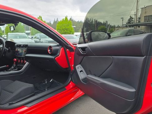 Used 2023 Toyota GR86 RWD image 10