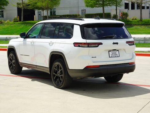 Used 2025 Jeep Grand Cherokee L Altitude AWD/4WD image 3