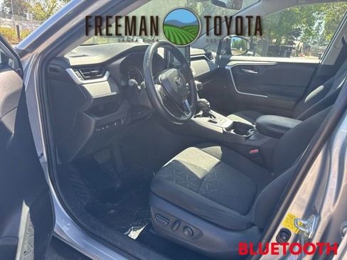 Used 2021 Toyota RAV4 XLE w/ XLE Grade Weather Package AWD/4WD image 7