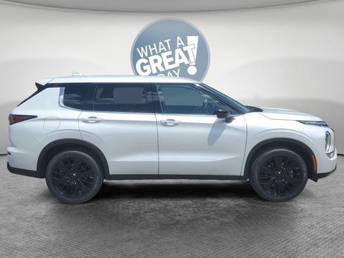 New 2026 Mitsubishi Outlander LE AWD/4WD image 2