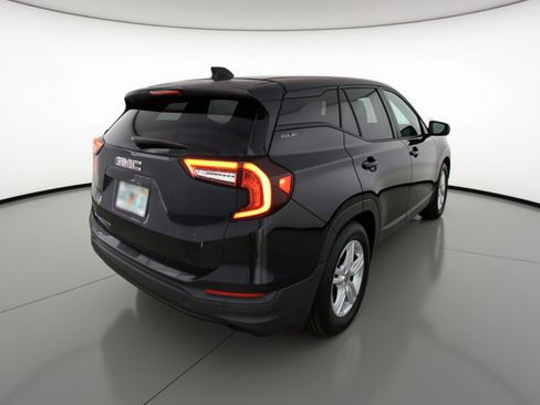 Used 2024 GMC Terrain SLE FWD image 9