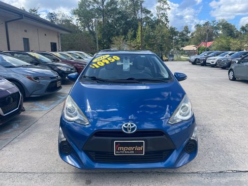 Used 2015 Toyota Prius C One image 3