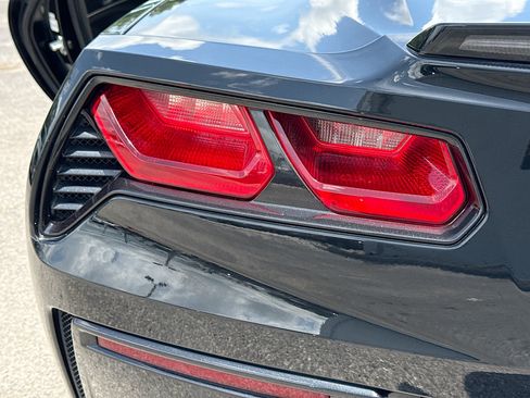 Used 2019 Chevrolet Corvette Stingray Coupe w/ 1LT RWD image 10