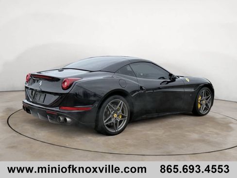 Used 2016 Ferrari California T image 3