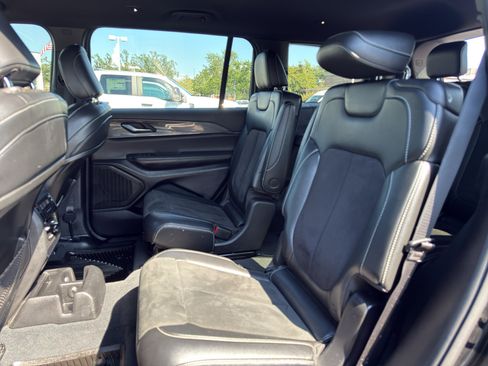 Used 2023 Jeep Grand Cherokee L Laredo RWD image 15