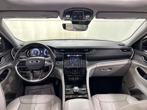 Used 2022 Jeep Grand Cherokee Overland AWD/4WD image 19