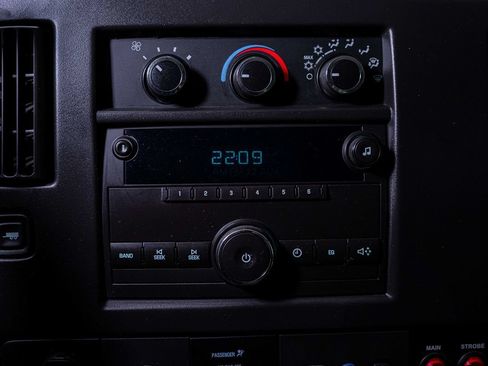 Used 2014 Chevrolet Express 2500 RWD image 17