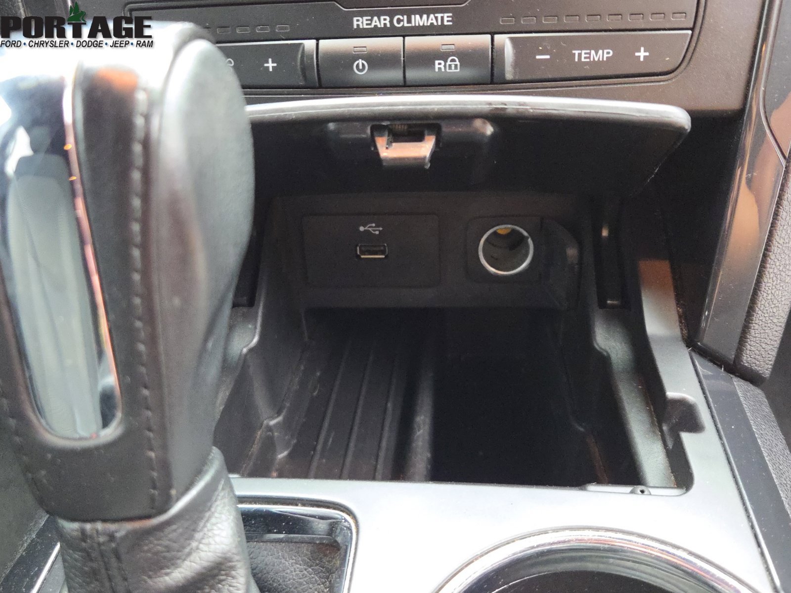 Used 2018 Ford Explorer XLT AWD/4WD image 45