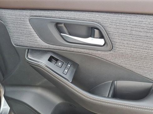 Used 2021 Nissan Rogue SV image 12