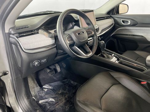 Used 2022 Jeep Compass Latitude image 9